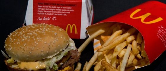 Vânzările și profitul McDonald rsquo;s au scăzut masiv în trimestrul al doilea, în urma închiderii restaurantelor din cauza pandemiei