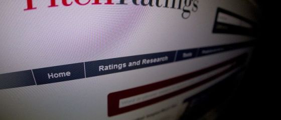 Fitch revizuiește ratingurile băncilor din România, din cauza riscului mare al unei intervenţii guvernamentale în sectorul bancar