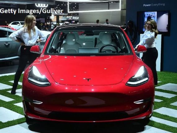 Tesla anunță o versiune ieftină a sedanului Model 3 și reduceri de prețuri la toate celelalte modele