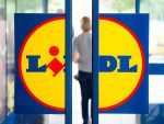 Lidl dublează primele de Crăciun pentru angajați, drept mulțumire pentru dedicarea din ultimele luni. Retailerul oferă și o asigurare care acoperă îmbolnăvirea de COVID-19