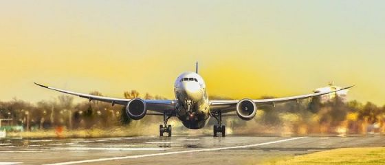 Nouă state membre cer CE impunerea unei taxe pentru transportul aerian în UE. Aviația poluează cel mai mult