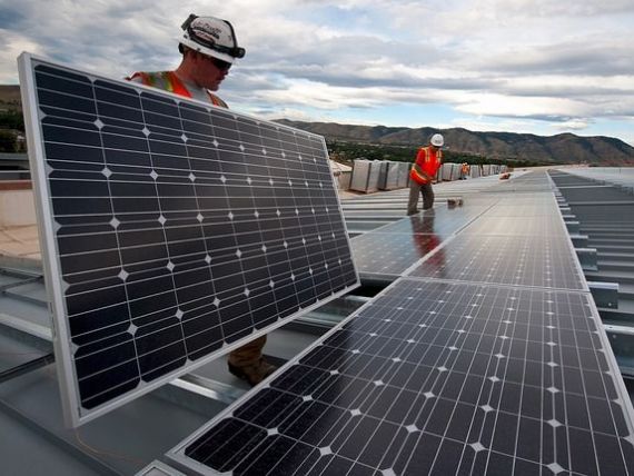 Programul pentru montarea celulelor fotovoltaice începe peste o lună. Ce subvenție dă statul