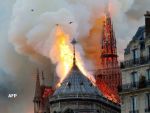 Incendiu devastator la catedrala Notre Dame din Paris. O parte din acoperiș s-a prăbușit, dar structura clădirii a fost salvată