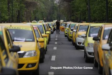 Taximetriștii protestează din nou față de platformele de car sharing și restricționează circulația în București. Reacția Uber
