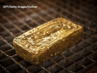 
	Sute de tone de aur scos din pământ prin metode artizanale și cu prețul vieții ies ilegal din Africa. Unde ajunge metalul prețios în valoare de miliarde de dolari
