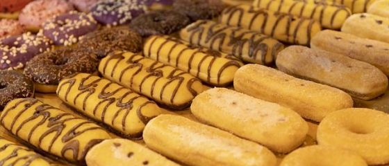 Produsele de patiserie, popcornul, supele la plic și mezelurile ar putea dispărea de pe piață până în 2021