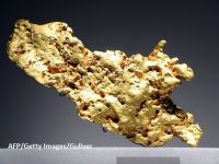 Un bărbat a găsit o pepită de aur de 1,4 kg, cu un detector de metale. Cat valorează metalul prețios