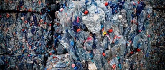 CE interzice exporturile de deşeuri din plastic în ţările sărace