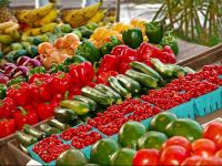 Micii producători de legume și fructe își pot vinde produsele în magazinele Kaufland din România, cât timp piețele sunt închise din cauza pandemiei