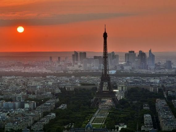 Parisul a declarat, marți, stare de urgenţă climatică