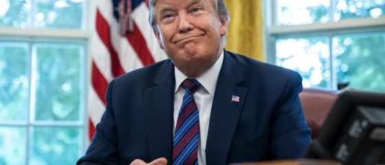 Cotaţia petrolului a crescut cu 30% după ce Trump a anunțat că Arabia Saudită şi Rusia vor reduce producţia