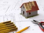 INS: Managerii estimează o scădere a activităţii și a numărului de salariați în construcţii şi servicii, în următoarele trei luni