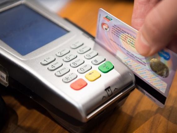 Țara în care trăiesc cei mai mulți români oferă o reducere de impozit pentru plățile cu cardul. Are cea mai mare evaziune fiscală din UE