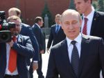 Putin a inaugurat o autostradă nemaivăzută în istoria construcţiei de drumuri . Leagă Moscova de Sankt Petersburg în 6 ore și testează vehicule fără șofer