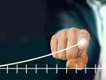 Analiştii anticipează că impactul economic al pandemiei în România se va resimţi puternic tot anul. Deficitul bugetar trece de 6,5%, euro ar putea atinge pragul de 5 lei