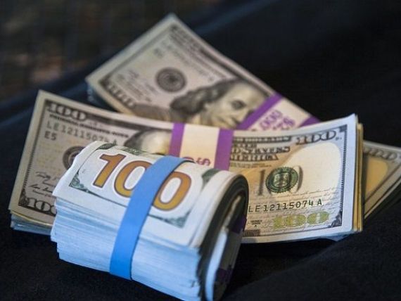 Dolarul scade la cel mai redus nivel din ultimii trei ani. Ce înseamnă pentru cea mai mare economie a lumii un Senat controlat de Democrați