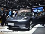 Primele mașini Tesla made in China au ieșit pe poarta fabricii. Cât costă Model 3 fabricat la Shanghai