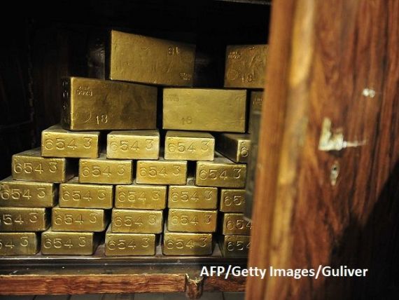 În plină pandemie, investitorii își protejează economiile cumpărând aur. Metalul prețios ajunge la un nou maxim istoric