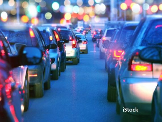 Pericolul mașinilor fără șofer. Introducerea lor în circulație va crește traficul în marile orașe cu până la 150% și emisiile de CO2 cu 40%
