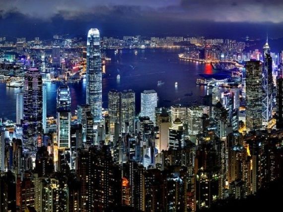 Singapore, Japonia şi Australia concurează pentru a atrage giganții financiari din Hong Kong, goniți de China