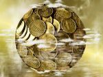 Fiecare locuitor al Terrei este dator cu 32.500 de dolari. Datoria globală atinge un nou record în 2020: va fi de peste 3,2 ori mai mare decât economia mondială