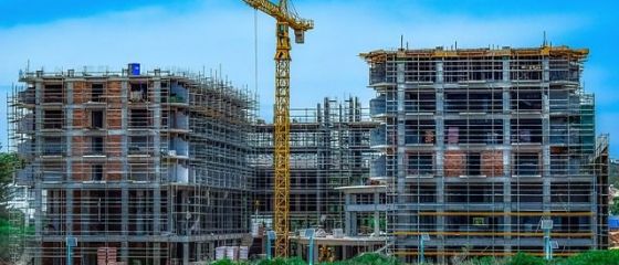 Analiză: Creșterea plafonului la Prima Casă și garanţia atât de confortabilă oferită de stat vor duce la creşterea artificială a preţurilor