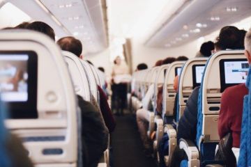 Cum se pot proteja de coronavirus românii care călătoresc cu avionul. Cel mai periculos loc