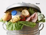 Facilități fiscale pentru cei care donează alimentele aproape expirate, pentru a limita risipa alimentară