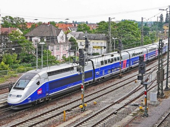 Franţa ajută operatorul feroviar SNCF cu câteva miliarde de euro și extinde transportul pe căile ferate