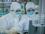 Epidemia cu coronavirus ar putea deveni prima pandemie din era globalizării. Un trilion de dolari s-ar șterge din PIB-ul global
