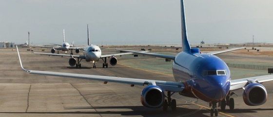 Ajutor pentru companiile aeriene, grav afectate de coronavirus. Statele UE vor să suspende până în octombrie normele privind sloturile de aeroport