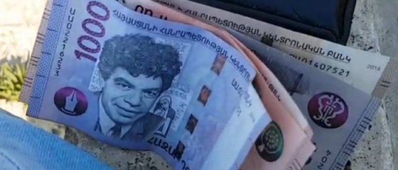 Țara care înlocuiește toate bancnotele folosite cu unele noi, pentru a limita răspândirea coronavirusului
