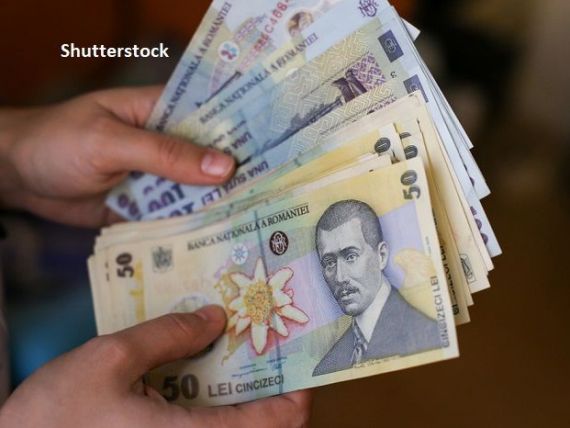 O familie din România câștigă, în medie, puțin peste 1.000 euro/lună și cheltuie aproape tot. Care sunt sursele de venit ale românilor