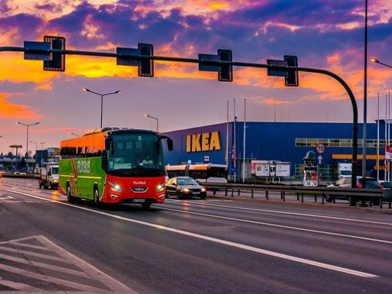 IKEA, cel mai mare retailer de mobilă din lume, a început să producă echipamente de protecţie, pentru angajaţii din sectorul medical