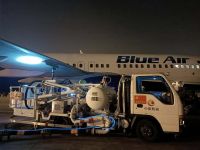 Un avion Blue Air a ajuns pentru prima dată în China. Aeronava, modificată pentru transport de marfă, aduce materiale medicale pentru Unifarm
