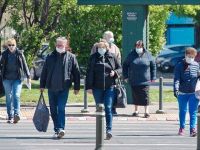 Masca de protecţie devine obligatorie în mai multe zone publice din București