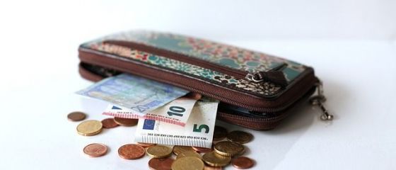 OIM: Salariile au scăzut în 2020, pe fondul pandemiei. Cele mai afectate au fost femeile și cei cu slujbe prost plătite