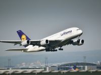 Lufthansa şi-a pierdut poziţia în indicele principal DAX 30, după ce acțiunile companiei pe Bursa de la Frankfurt s-au prăbușit, în urma pandemiei