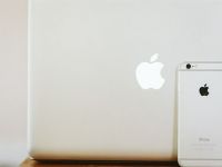 Laptopurile Apple ar putea încărca wireless iPhone-urile. Gigantul american a înregistrat brevetul