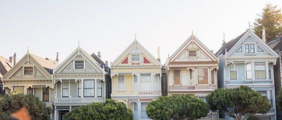 Pandemia lovește piața imobiliară. Vânzările de locuinţe din SUA s-au prăbușit la cel mai redus nivel din ultimii nouă ani şi jumătate