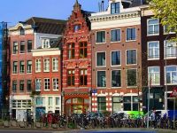 
	Soluții extreme pentru limitarea turismului excesiv. Autoritățile din Amsterdam le interzic rezidenților să-și închirieze locuinţele turiştilor
