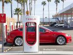 Acţiunile Tesla au scăzut miercuri cu până la 15%, după anunţarea unei oferte de vânzare de 5 miliarde de dolari