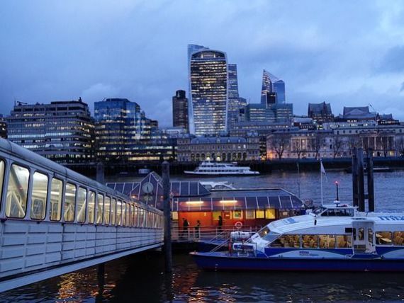 Uber lansează cursele pe apă la Londra, în urma unui acord de transport cu un serviciu de pe Tamisa, redenumit Uber Boat