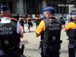 DW: Polițiștii europeni poartă uniforme croite în România, pe salarii ca în Bangladesh. Abuzuri și condiții inumane