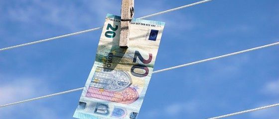 România, amendată cu 3 mil. euro de CJUE, pentru întârzierea aplicării Directivei privind prevenirea spălării banilor și finanţării terorismului