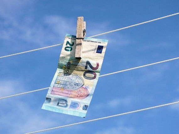 România, amendată cu 3 mil. euro de CJUE, pentru întârzierea aplicării Directivei privind prevenirea spălării banilor și finanţării terorismului