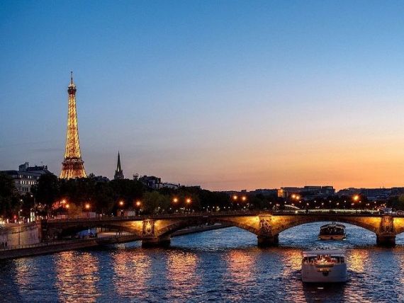 Francezii și-au recâștigat Parisul, după ce valul de turiști din toată lumea a fost oprit de pandemie. Localnicii gustă din nou viața boemă din Orașul Luminilor