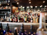 
	Dubaiul mizează pe alcool pentru a depăși criza economică. Emiratul relaxează condițiile în care rezidenții pot cumpăra băuturi alcoolice, interzise din motive religioase
