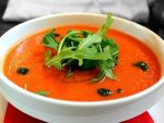 Gazpacho, delicatesa spaniolă care răcorește toată planeta. Cei trei giganți care au inundat frigiderele din întreaga lume cu zeci de milioane de litri de supă