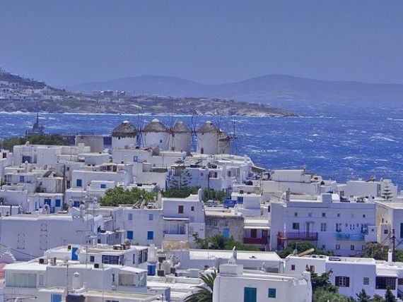 Grecia impune noi restricţii în două dintre cele mai vizitate destinații, din cauza creşterii numărului de infectări cu coronavirus
